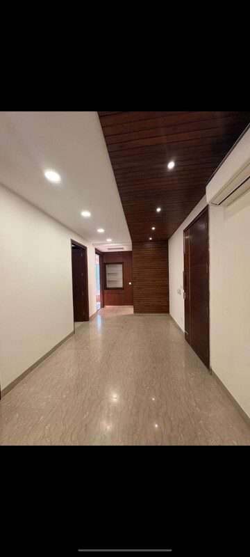 Building Lobby in 4 BHK Builder Floor at Ansal Sushant Apartments, Sushant Lok I – for Rent