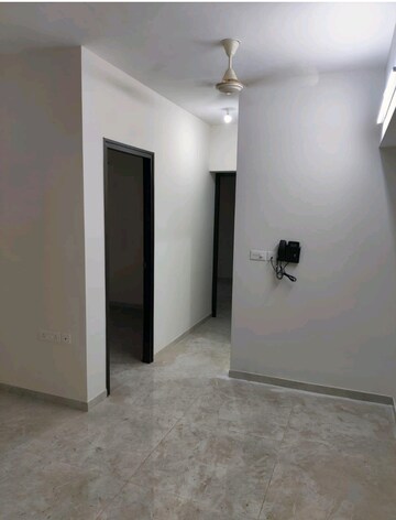 Room in 2 BHK Apartment at Lodha Amara, Kolshet Road – for Rent