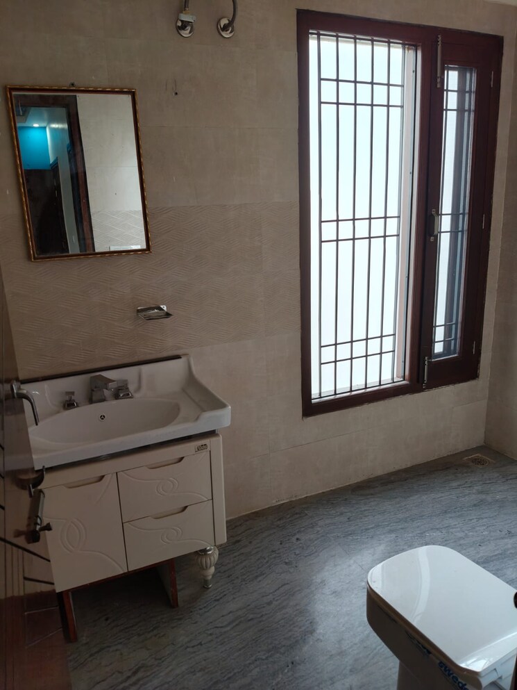 Bathroom, sector 8 3 Bedroom 250 Sq.Yd. Independent House In Sector 8 Panchkula 9662499