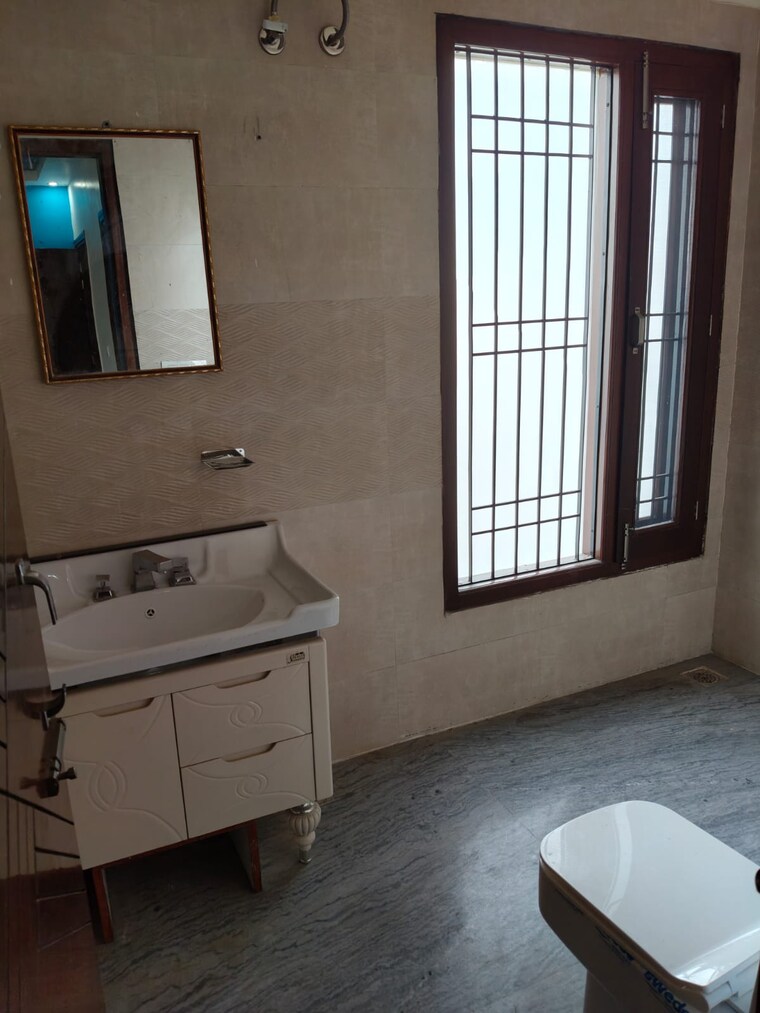 Bathroom, sector 8 3 Bedroom 250 Sq.Yd. Independent House In Sector 8 Panchkula 9662499