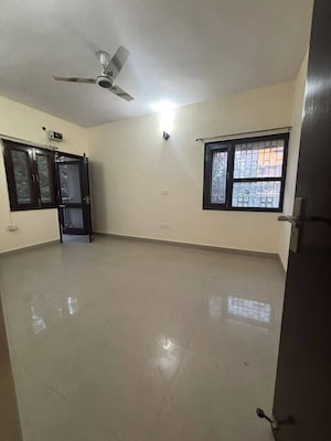 Room in 3 BHK Apartment at Saket – for Rent