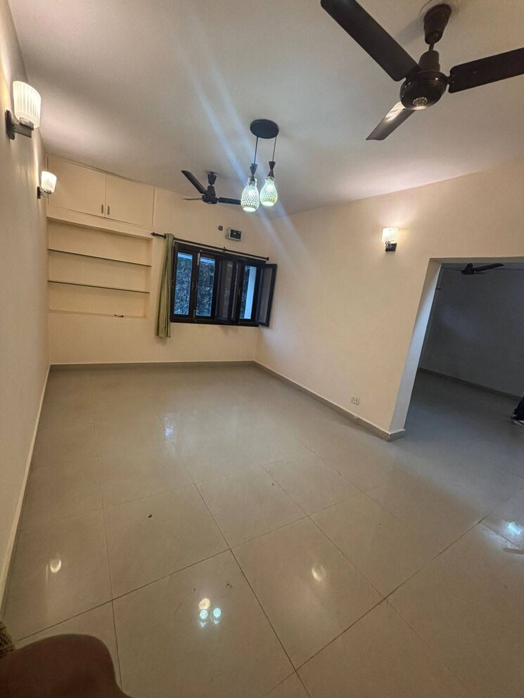 Bathroom, saket 3 Bedroom 1600 Sq.Ft. Apartment In Saket Delhi 9662531