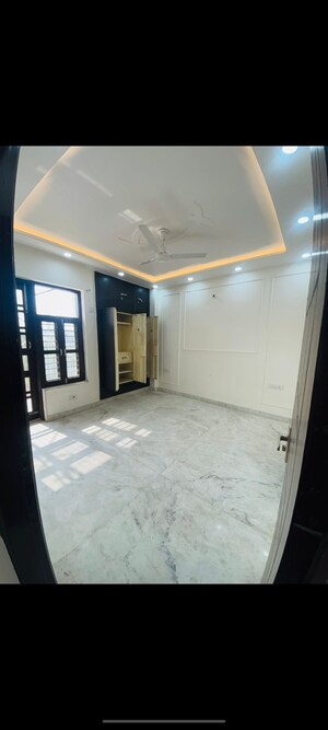 Room in 3 BHK Builder Floor at RWA Residential Society Sector 46, Sector 46 – for Rent