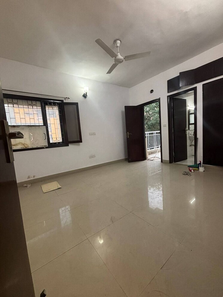 Room, saket 3 Bedroom 1600 Sq.Ft. Apartment In Saket Delhi 9662531