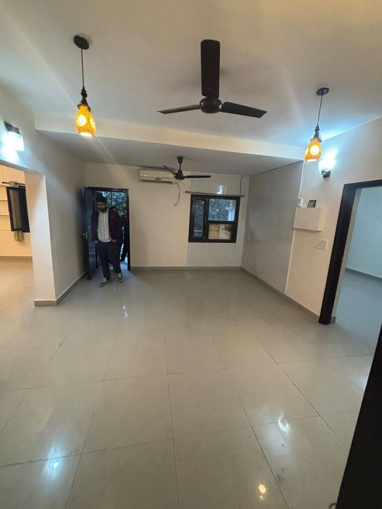 Room, saket 3 Bedroom 1600 Sq.Ft. Apartment In Saket Delhi 9662531