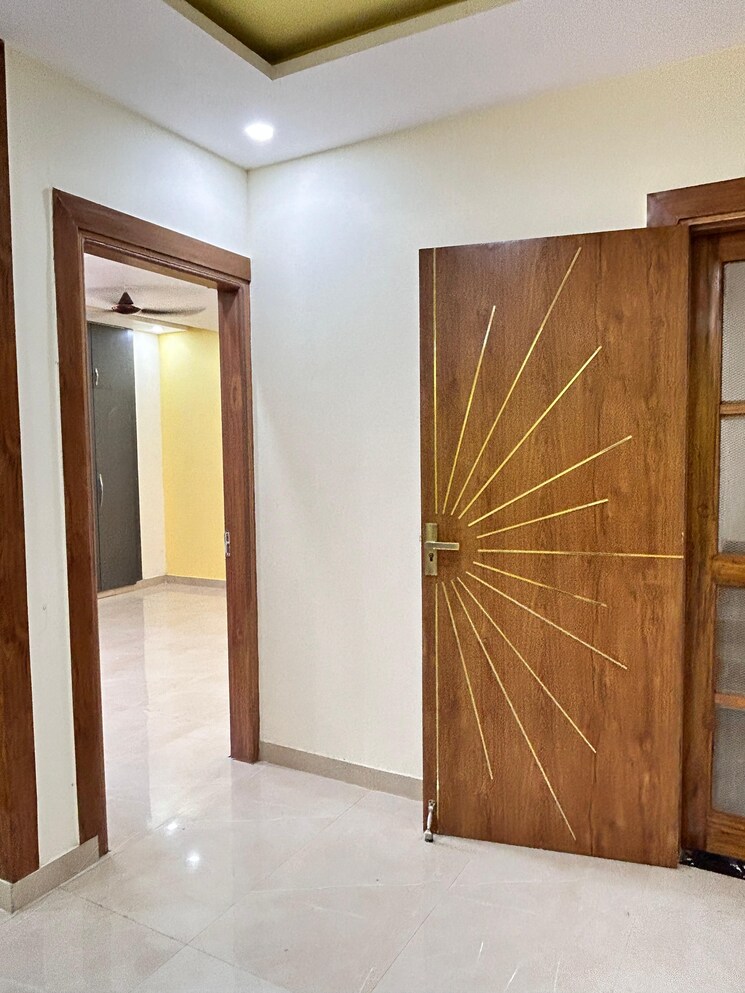 Room, sector 85 3 Bedroom 2250 Sq.Ft. Builder Floor In Sector 85 Faridabad 9662506