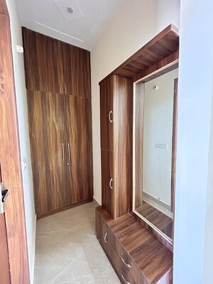 Room in 3 BHK Builder Floor at Sector 85 – for Rent