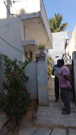 1.5 BHK + Pooja Room 110 Sq.Yd. Independent House in House For Sale