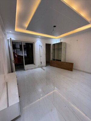 Room in 3 BHK Apartment at Freedom Fighters Enclave – for Rent