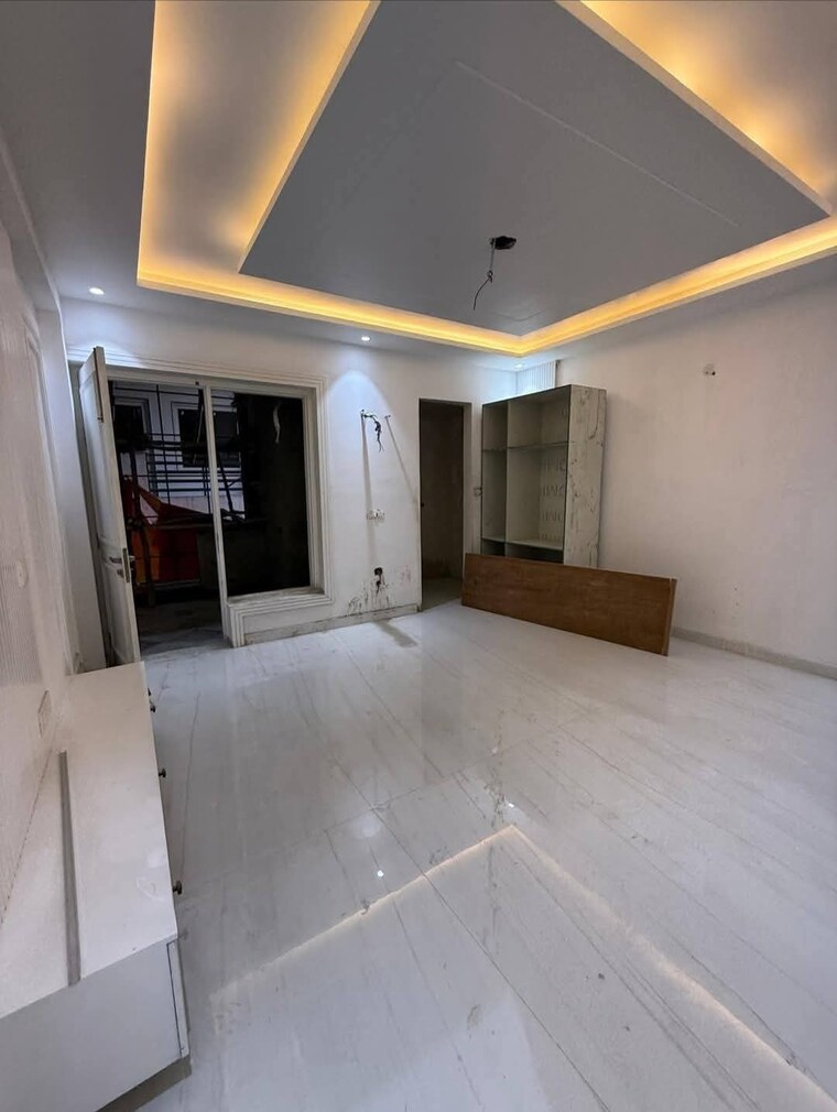 Room, freedom fighters enclave 3 Bedroom 1500 Sq.Ft. Apartment In Freedom Fighters Enclave Delhi 9662632