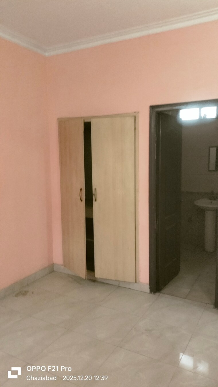 Room, vasundhara sector 6 2 Bedroom 1250 Sq.Ft. Apartment In Vasundhara Sector 6 Ghaziabad 9662590