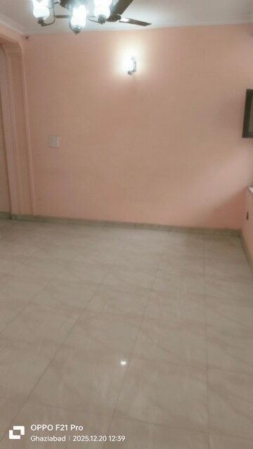 Room in 2 BHK Apartment at Vasundhara Sector 6 – for Rent