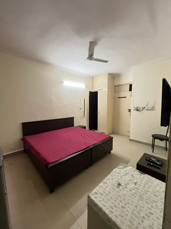 1 RkBuilder Floor For Rent in DLF City Phase IV