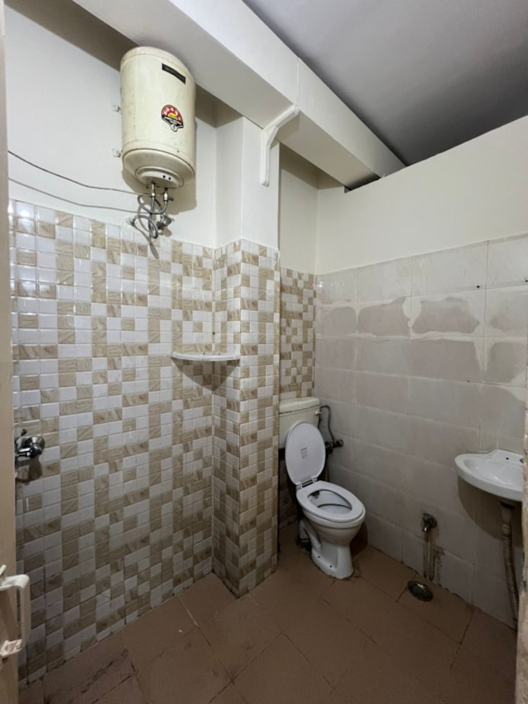 Bathroom, dlf-city-phase-iv 1 RK 400 Sq.Ft. Builder Floor In Dlf Phase iv Gurgaon 9662613