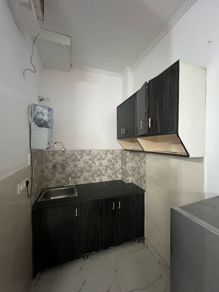 Kitchen, dlf-city-phase-iv 1 RK 400 Sq.Ft. Builder Floor In Dlf Phase iv Gurgaon 9662613