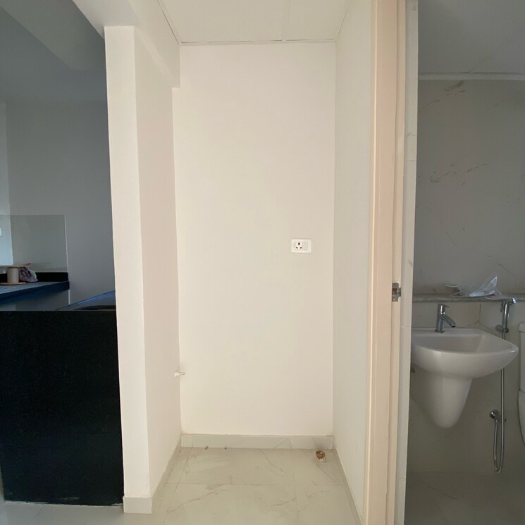 Bathroom, runwal-gardens-phase-3 1 Bedroom 467 Sq.Ft. Apartment In Kalyan Shilphata Road Thane 9662618