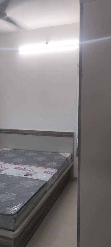 Furnished Amenities in 1 BHK Apartment at Dimple 19 North, Kandivali West – for Rent