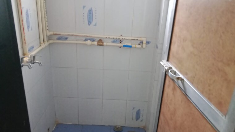 Bathroom, geetanjali-chs-andheri-west 1 Bedroom 450 Sq.Ft. Apartment In Andheri West Mumbai 9662641