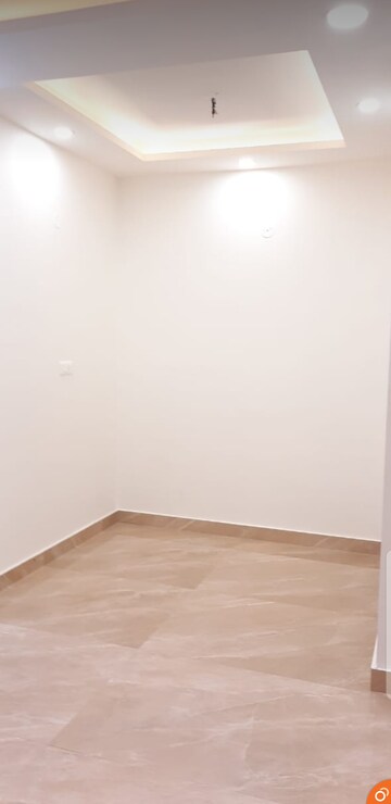 Room in 3 BHK Builder Floor at Sector 98 – for Sale