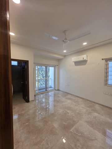 Room in 3 BHK Apartment at The Residence Banjara Hills, Banjara Hills – for Rent