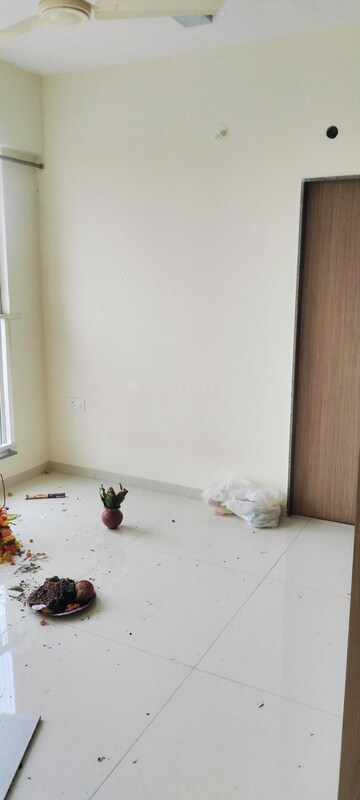 Room in 1 BHK Apartment at Godrej Nest Kandivali, Kandivali East – for Rent