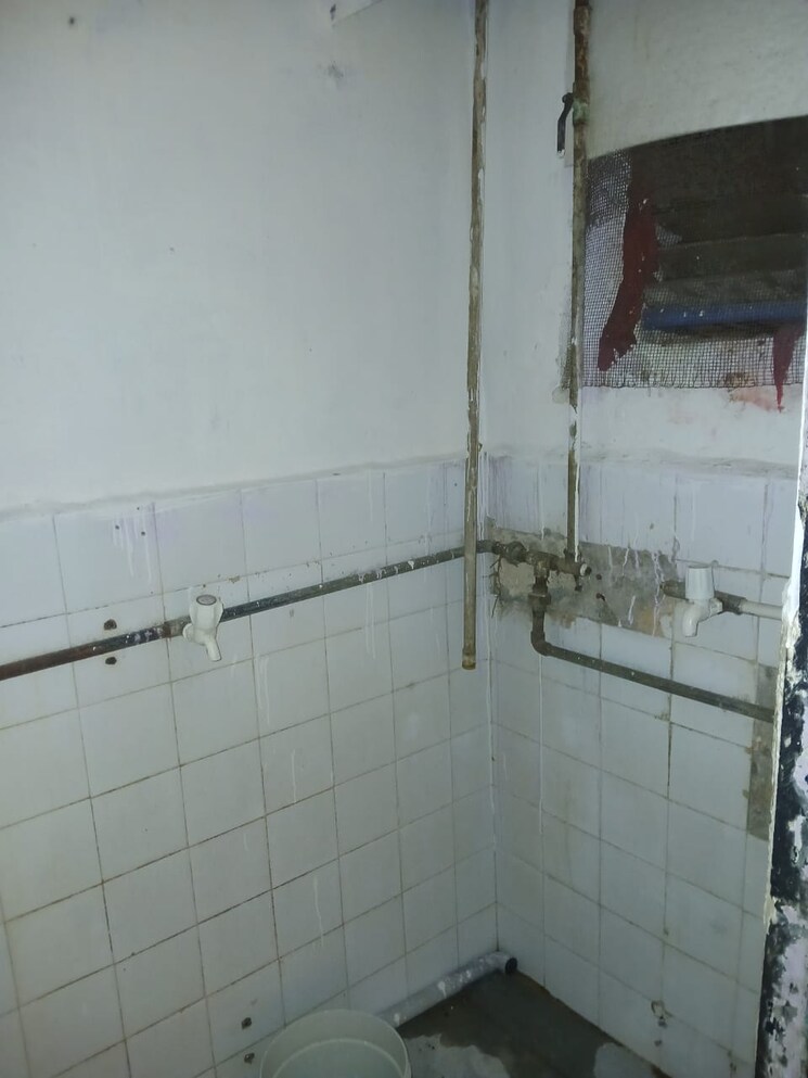 Bathroom, ekta-society 1 RK 225 Sq.Ft. Apartment In Goregaon East Mumbai 9662668