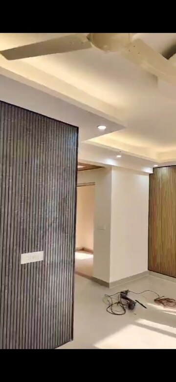 Room in 2.5 BHK Apartment at BSB Vaibhav Heritage Height, Sector 16 Greater Noida – for Rent