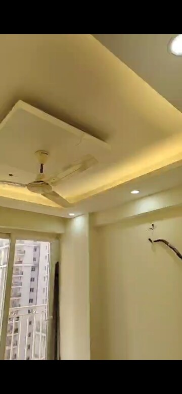 Furnished Amenities in 2.5 BHK Apartment at BSB Vaibhav Heritage Height, Sector 16 Greater Noida – for Rent
