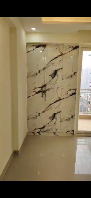 Furnished Amenities in 2.5 BHK Apartment at BSB Vaibhav Heritage Height, Sector 16 Greater Noida – for Rent