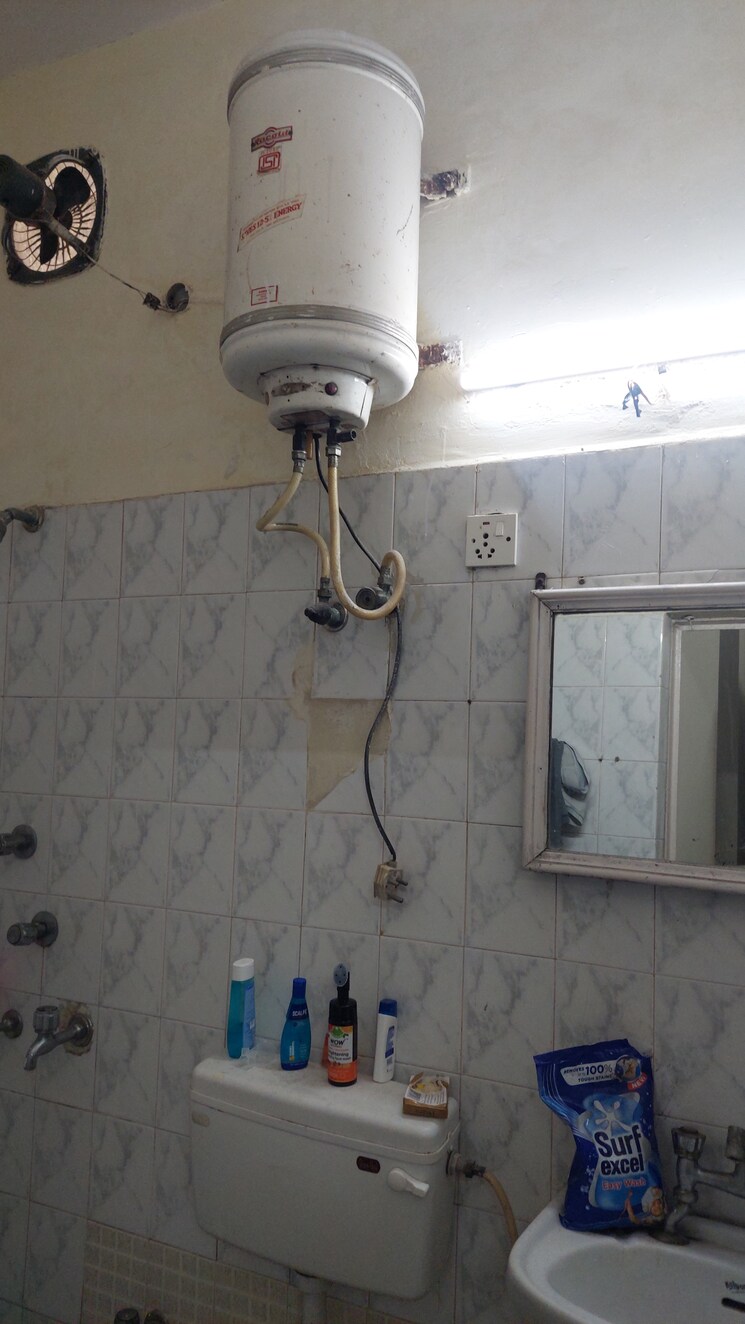 Bathroom, adchini 1 Bedroom 300 Sq.Ft. Apartment In Adchini Delhi 9662721