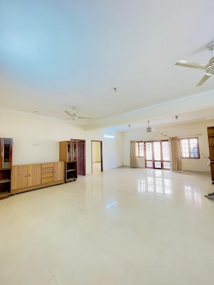 Room in 3 BHK Apartment at Hill View Banjara Hills, Banjara Hills – for Rent