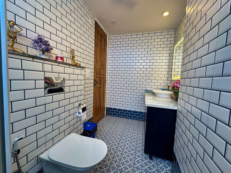 Bathroom, saket 3 Bedroom 1600 Sq.Ft. Builder Floor In Saket Delhi 9662795