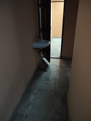 Master Bedroom in 2 BHK Independent House at Gomti Nagar – for Rent