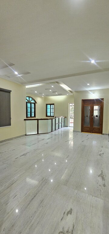 Room in 4 BHK Apartment at Aparna Senor Valley I, Jubilee Hills – for Rent