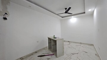 Room in 2 BHK Builder Floor at Saket – for Rent