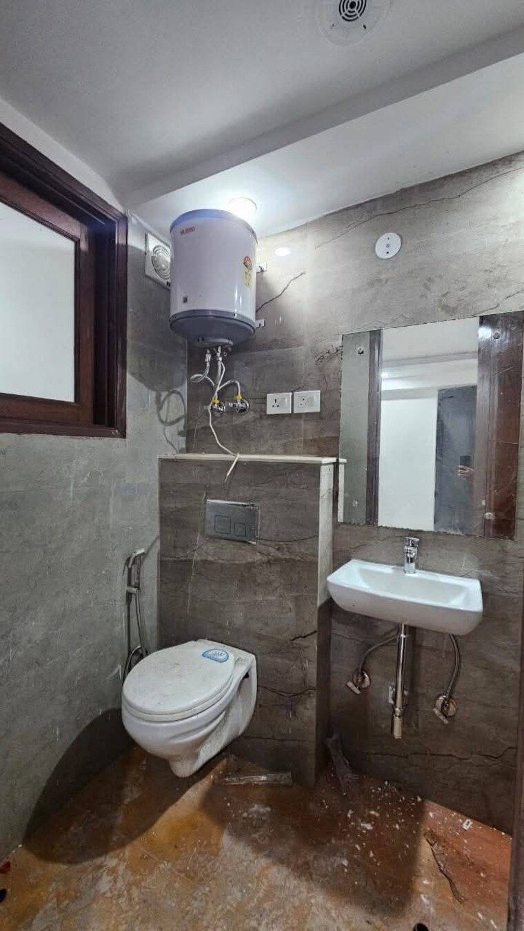 Bathroom, saket 2 Bedroom 1000 Sq.Ft. Builder Floor In Saket Delhi 9662810