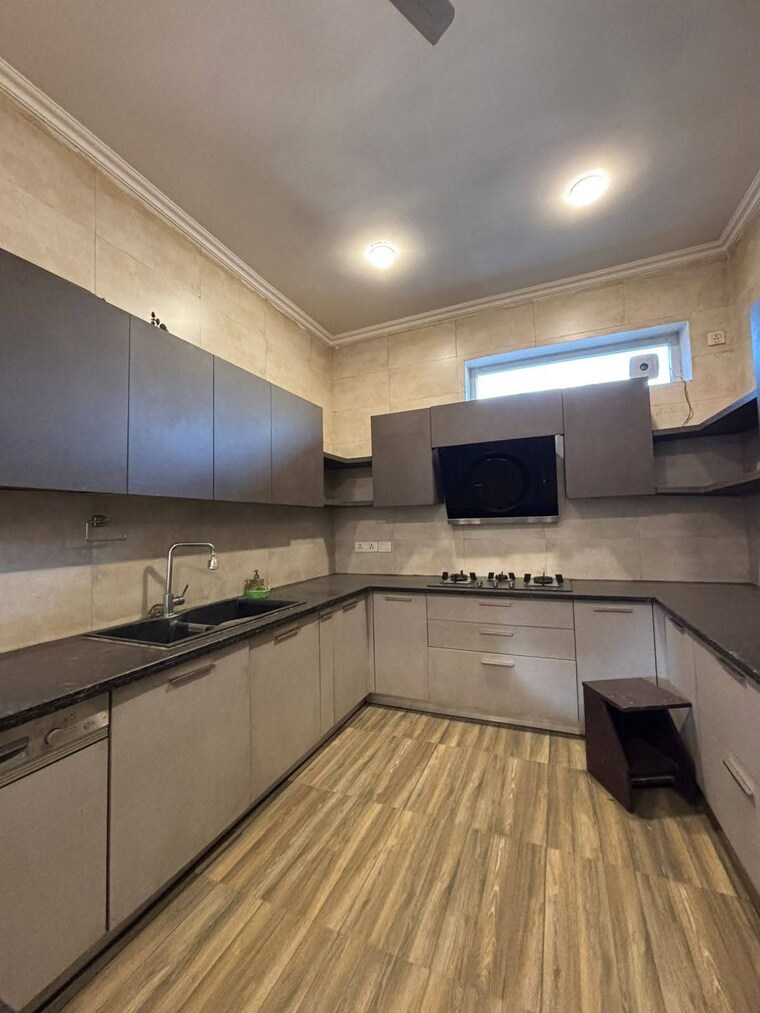 Kitchen, chattarpur 3 Bedroom 1500 Sq.Ft. Apartment In Chattarpur Delhi 9662837