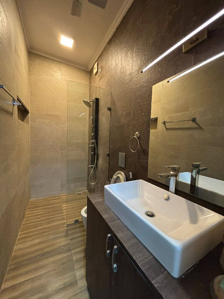 Attached Bathroom, chattarpur 3 Bedroom 1500 Sq.Ft. Apartment In Chattarpur Delhi 9662837