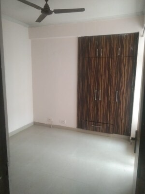 Room in 2 BHK Apartment at Supertech Ecovillage II, Sector 16b Greater Noida – for Rent