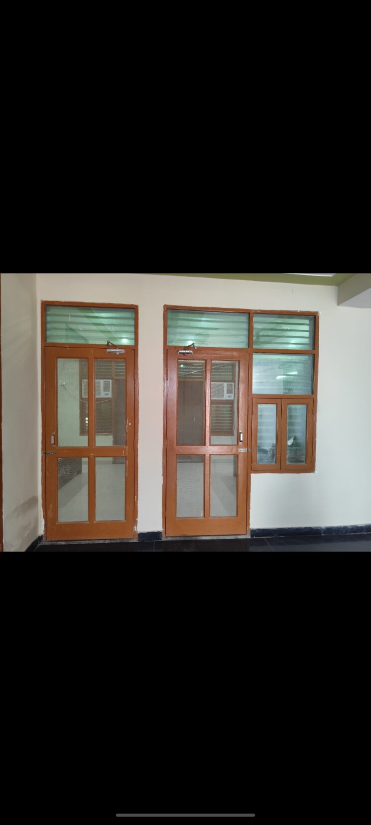 Room, tulip-leaf 3 Bedroom 200 Sq.Yd. Builder Floor In Sector 69 Gurgaon 9662841