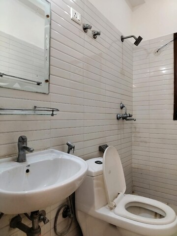 Master Bedroom in 2 BHK Builder Floor at Tulip Leaf, Sector 69 – for Rent