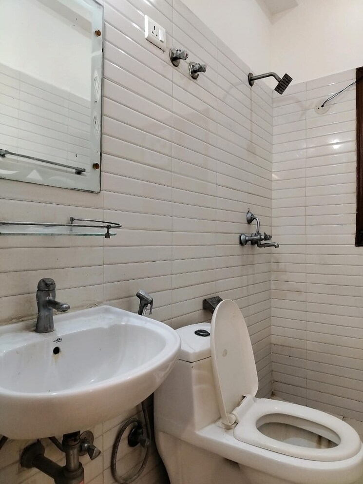 Master Bedroom, tulip-leaf 2 Bedroom 100 Sq.Yd. Builder Floor In Sector 69 Gurgaon 9662855