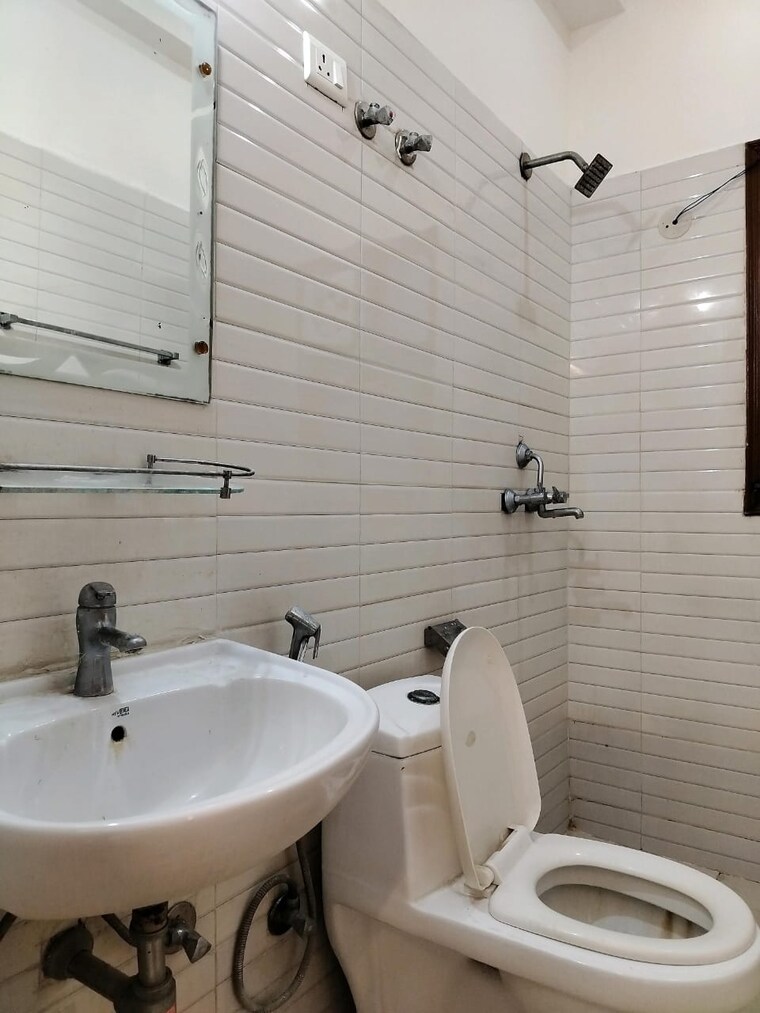 Master Bedroom, tulip-leaf 2 Bedroom 100 Sq.Yd. Builder Floor In Sector 69 Gurgaon 9662855