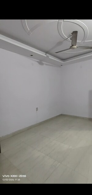 Room in 1 BHK Builder Floor at Mahavir Enclave – for Sale