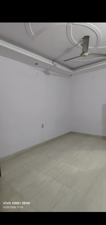 Room in 1 BHK Builder Floor at Mahavir Enclave – for Sale