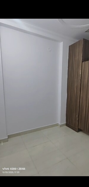 Room in 1 BHK Builder Floor at Mahavir Enclave – for Sale