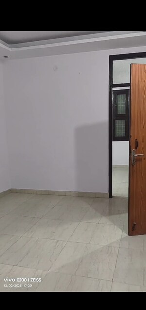 Room in 1 BHK Builder Floor at Mahavir Enclave – for Sale