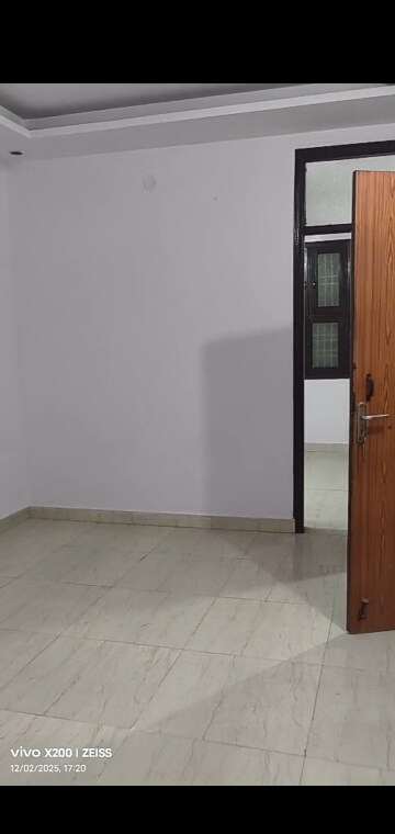 Room in 1 BHK Builder Floor at Mahavir Enclave – for Sale