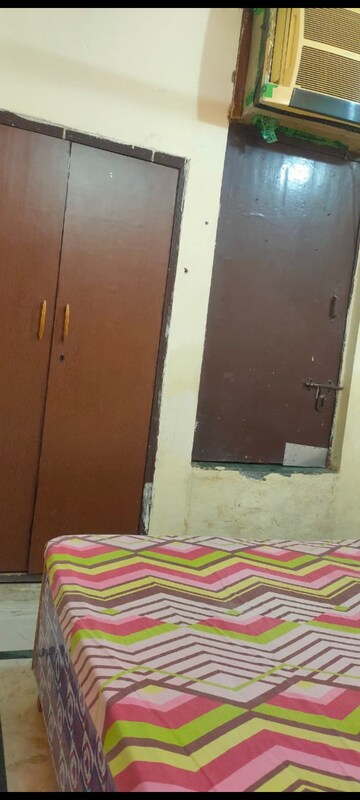 Furnished Amenities in 2 BHK Builder Floor at DLF Pink Town House, Dlf City Phase 3 – for Rent