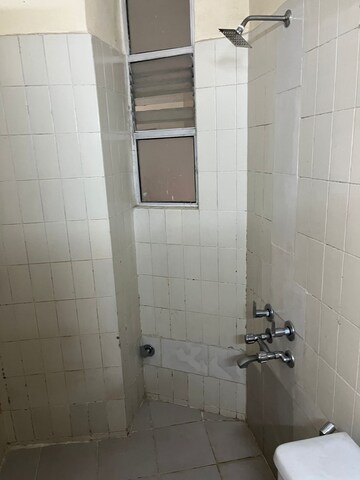 Bathroom in 2 BHK Apartment at DLF Regency Park I, Dlf Phase iv – for Rent